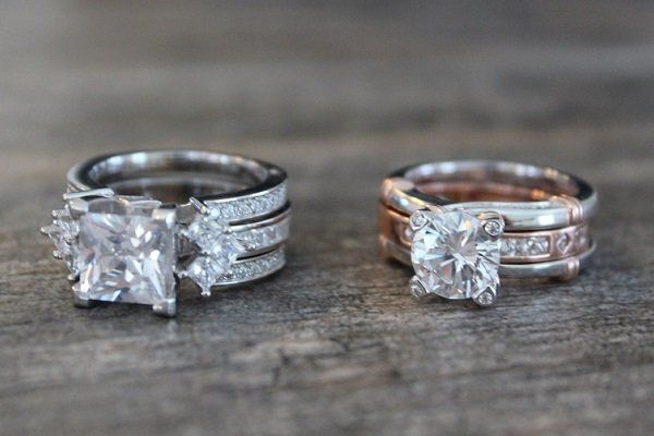 The Allure of White Sapphire: Unboxing Jeulia Bridal Sets